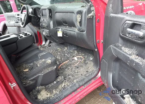 2025 Chevrolet Silverado K1500 Custom z USA, uszkodzony, nr VIN 3GCPKBEK4SG105752